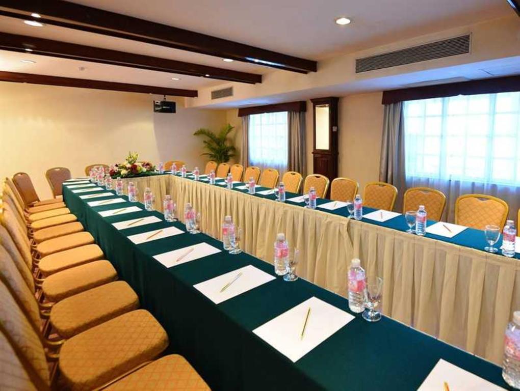 Holiday Villa Hotel City Centre Phnom Penh Exterior photo