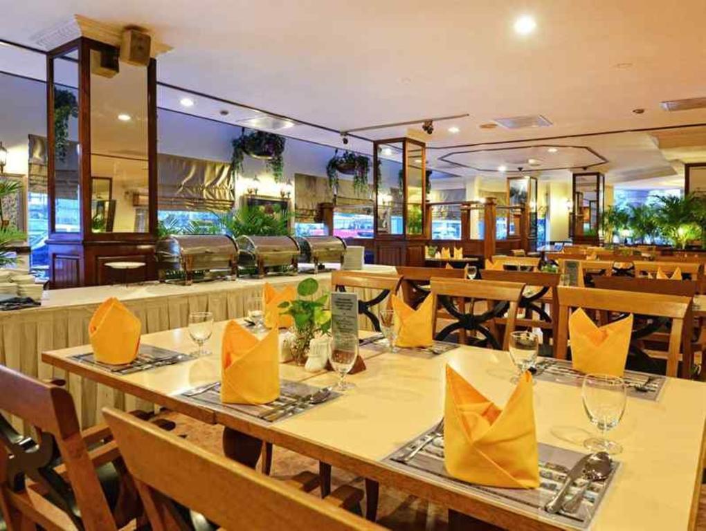 Holiday Villa Hotel City Centre Phnom Penh Exterior photo