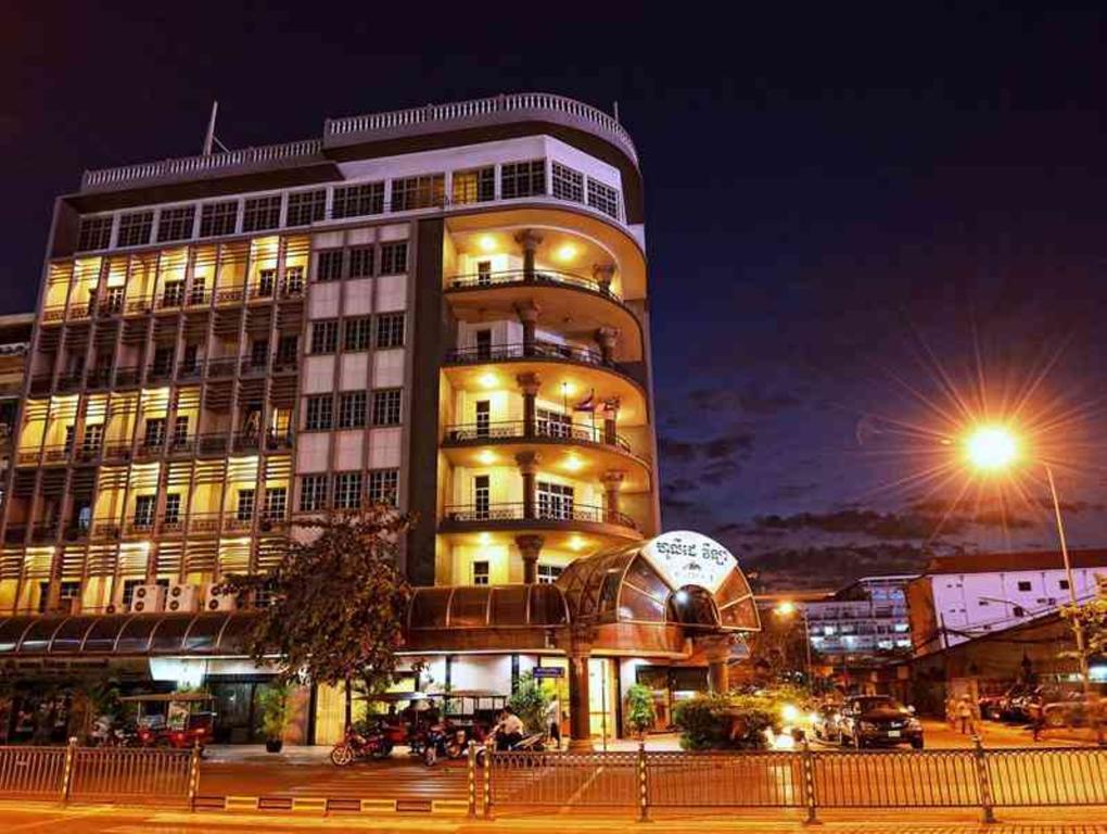 Holiday Villa Hotel City Centre Phnom Penh Exterior photo