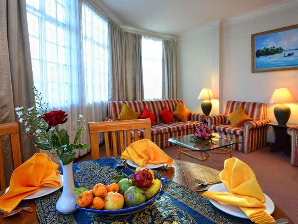 Holiday Villa Hotel City Centre Phnom Penh Exterior photo