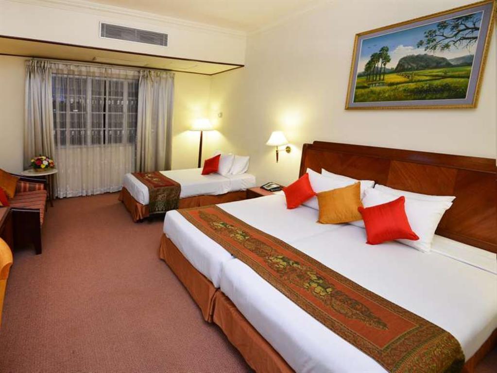 Holiday Villa Hotel City Centre Phnom Penh Exterior photo