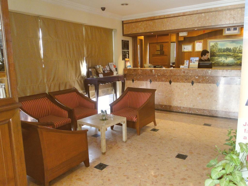 Holiday Villa Hotel City Centre Phnom Penh Exterior photo