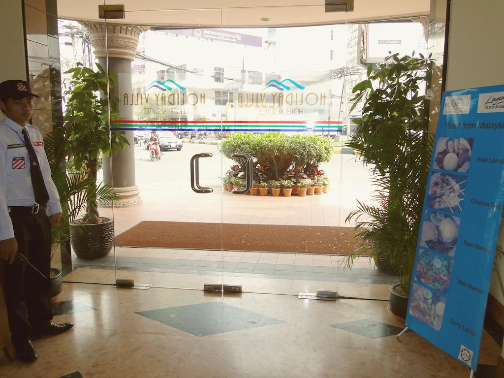 Holiday Villa Hotel City Centre Phnom Penh Exterior photo