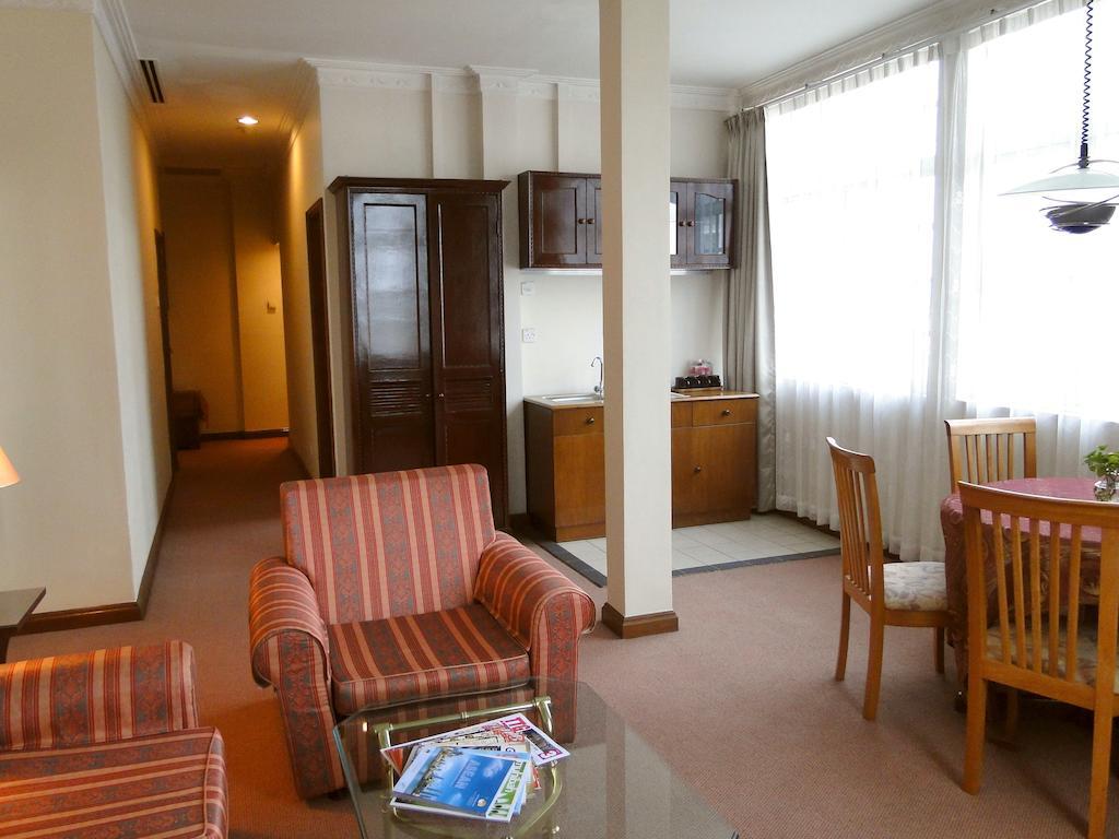 Holiday Villa Hotel City Centre Phnom Penh Exterior photo