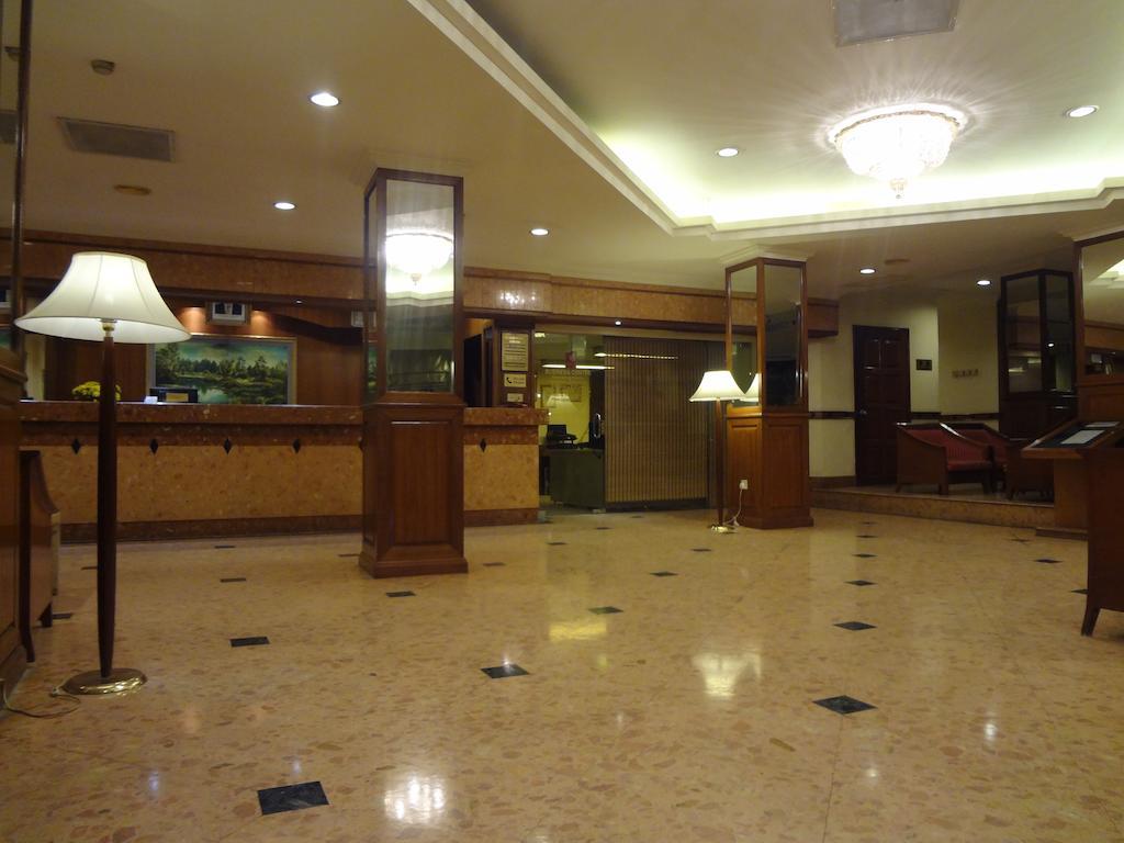 Holiday Villa Hotel City Centre Phnom Penh Exterior photo