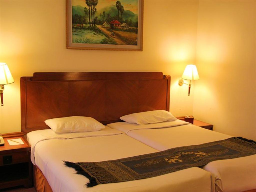 Holiday Villa Hotel City Centre Phnom Penh Room photo