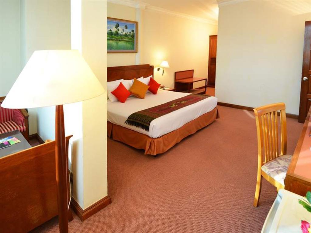 Holiday Villa Hotel City Centre Phnom Penh Room photo