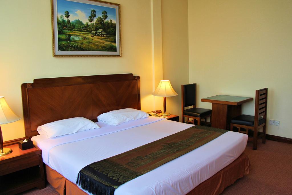 Holiday Villa Hotel City Centre Phnom Penh Room photo