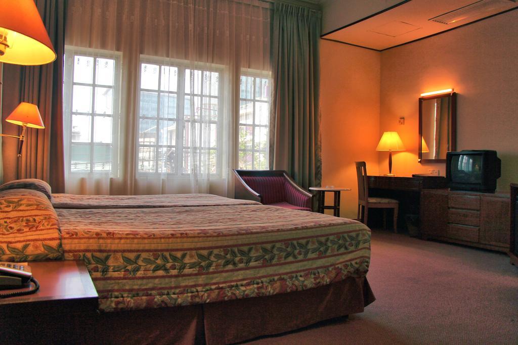 Holiday Villa Hotel City Centre Phnom Penh Room photo