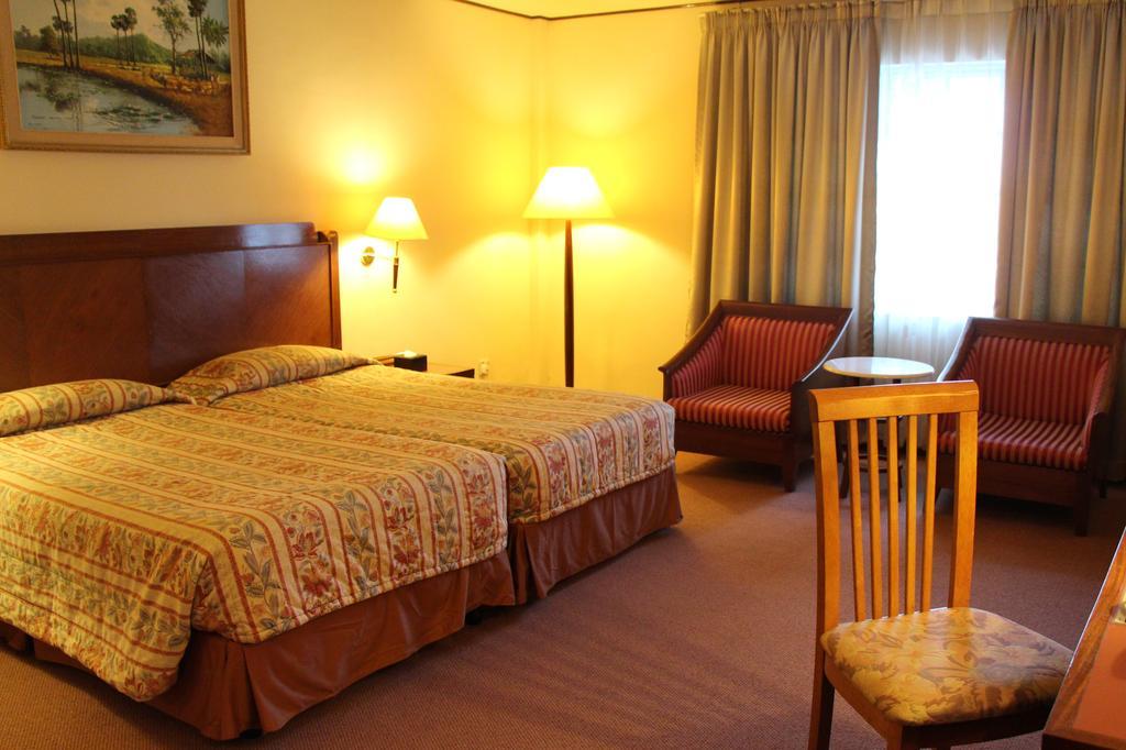 Holiday Villa Hotel City Centre Phnom Penh Room photo