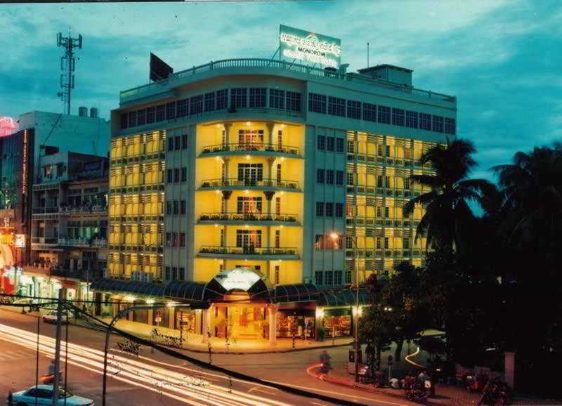Holiday Villa Hotel City Centre Phnom Penh Exterior photo