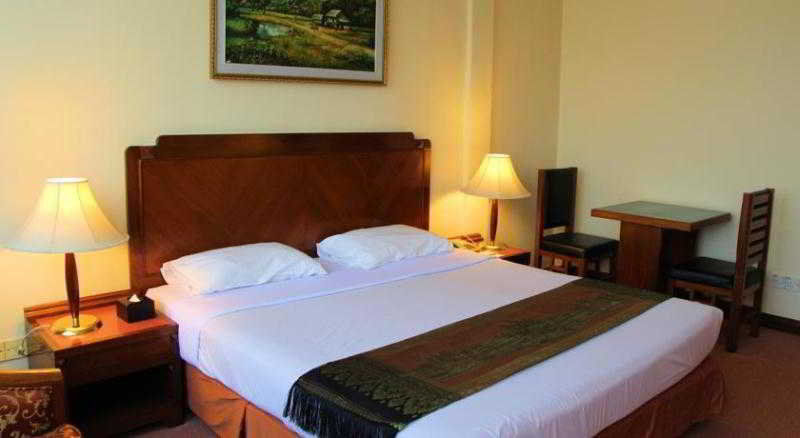 Holiday Villa Hotel City Centre Phnom Penh Exterior photo