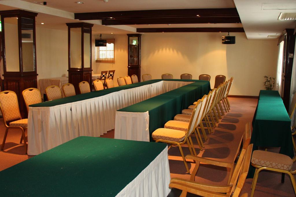 Holiday Villa Hotel City Centre Phnom Penh Exterior photo