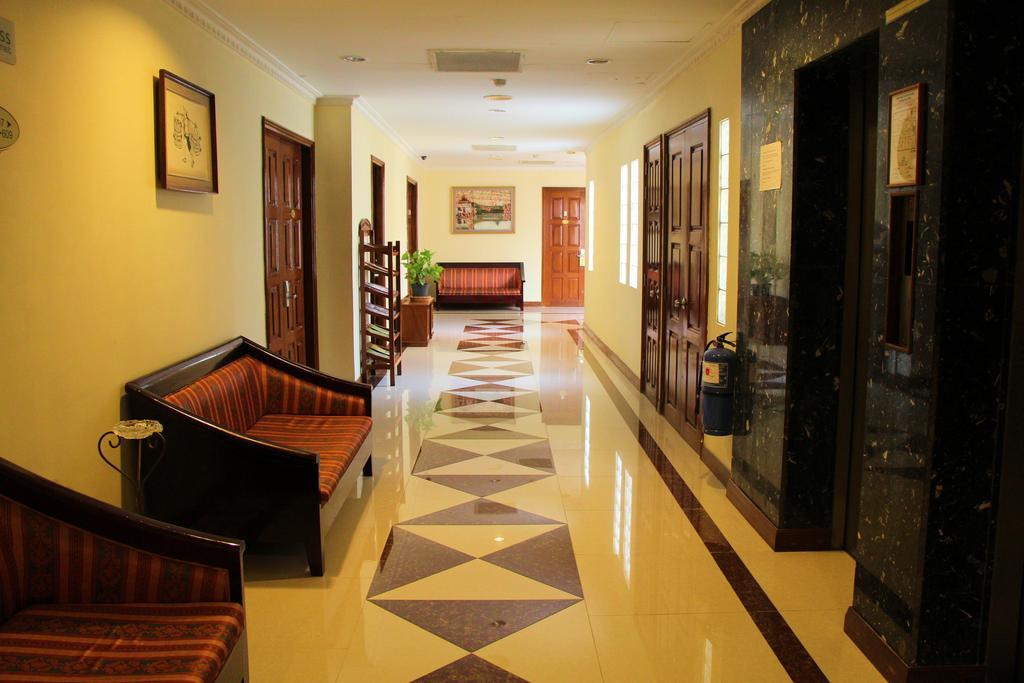 Holiday Villa Hotel City Centre Phnom Penh Exterior photo